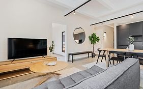 Clausen Hideaway Modern Accommodation